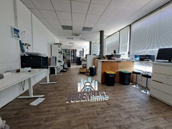 Retail in Portet-sur-Garonne to rent Interior Photo- Image 1 of 19