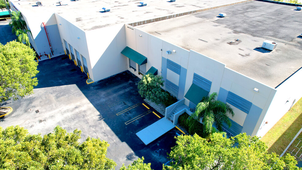 2980 NW 108th Ave, Miami, FL for rent - Building Photo - Image 3 of 6