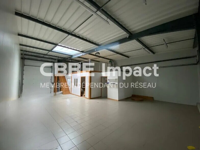 Light Industrial in Longvic to rent - Interior Photo - Image 2 of 7