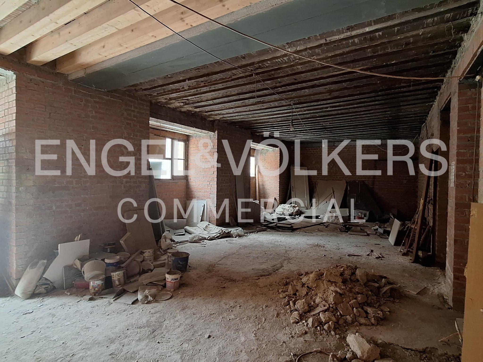Retail in Madrid, Madrid to rent Interior Photo- Image 1 of 2