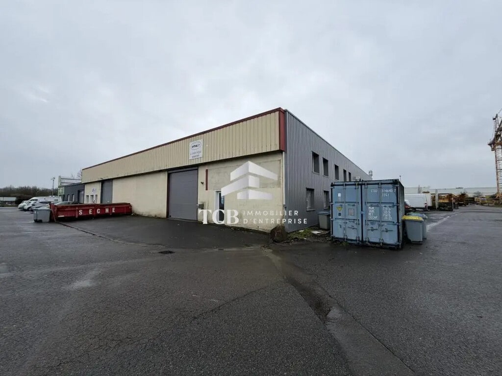 Location Local d'activités 556 m² - Photo 1