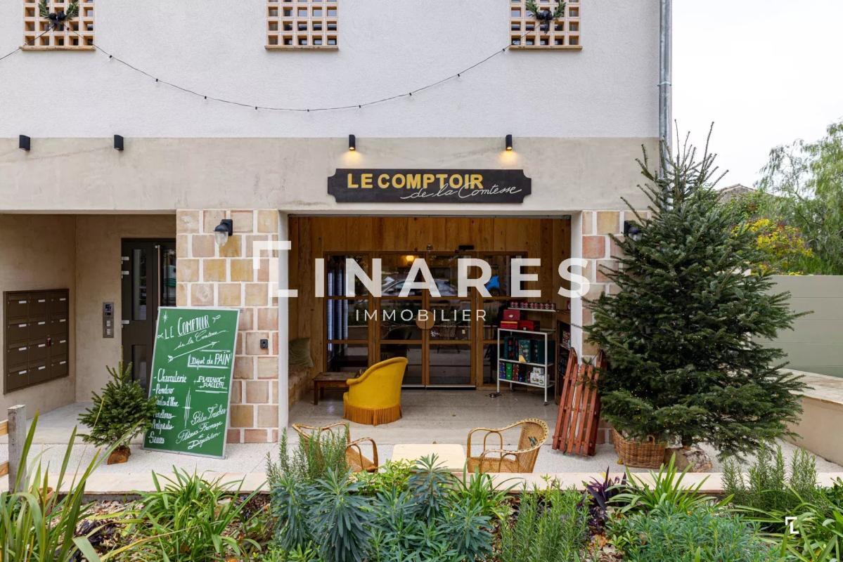 Retail in Marseille to rent Building Photo- Image 1 of 4