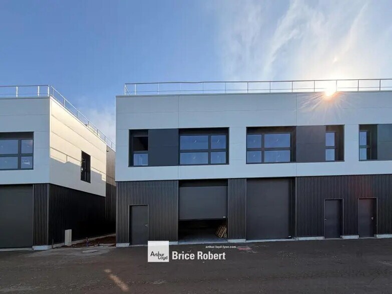 203 Avenue Franklin Roosevelt, Décines-Charpieu to rent - Building Photo - Image 3 of 16