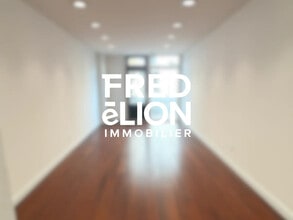 Retail in Paris for sale Interior Photo- Image 1 of 2