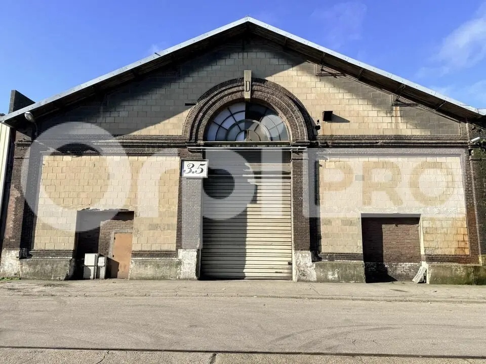 Location Entrepôt 1 129 m² - Photo 1