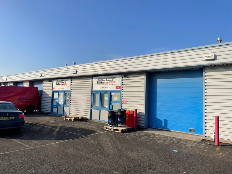31-32 Brickfields Business Park, Gillingham for sale - Building Photo - Image 1 of 1