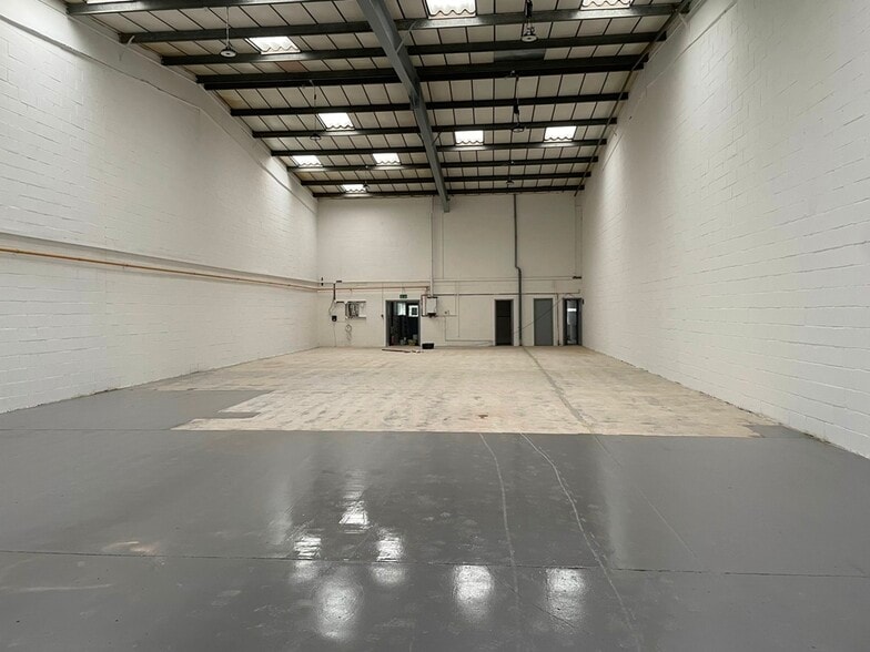 37-44 Potters Ln, Milton Keynes to rent - Building Photo - Image 3 of 28