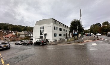 Godstone Rd, Kenley to rent Building Photo- Image 1 of 3