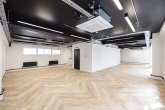 15-17 Young St, London to rent Interior Photo- Image 2 of 9