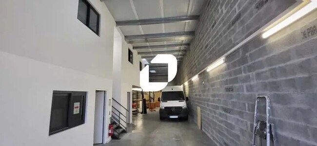 Location Entrepôt 390 m²