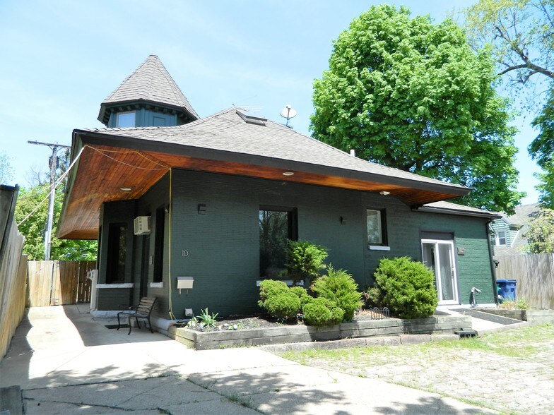 10 Starin Ave, Buffalo, NY 14214 UK