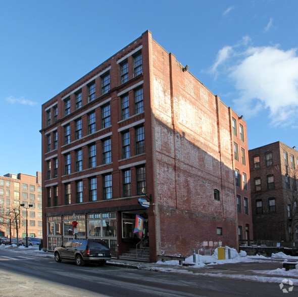 52 Wingate St, Haverhill, MA to rent - Building Photo - Image 3 of 9