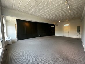 26-40 E Putnam Ave, Greenwich, CT for rent Interior Photo- Image 2 of 2