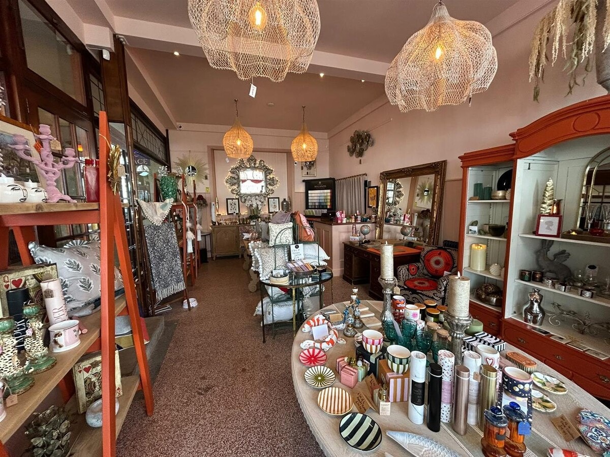35 South St, Bridport, DOR DT6 3NY - Unit 35 & 35a -  - Interior Photo - Image 1 of 4