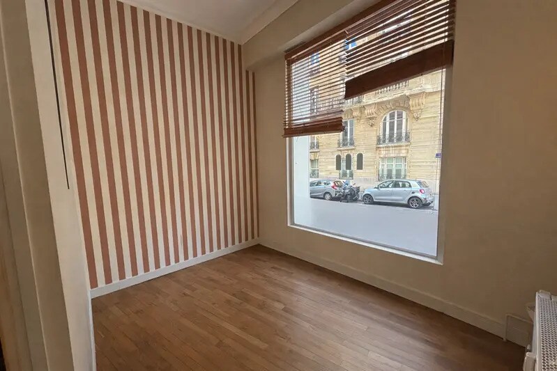 Retail in Paris to rent - Building Photo - Image 3 of 8