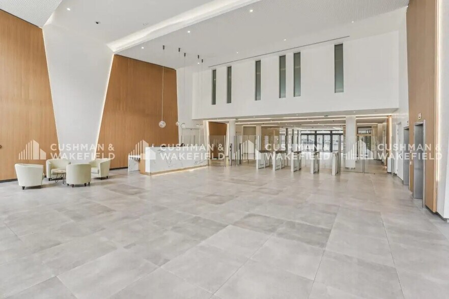 2 Avenue De La Gare, Montigny-le-Bretonneux to rent - Building Photo - Image 2 of 17