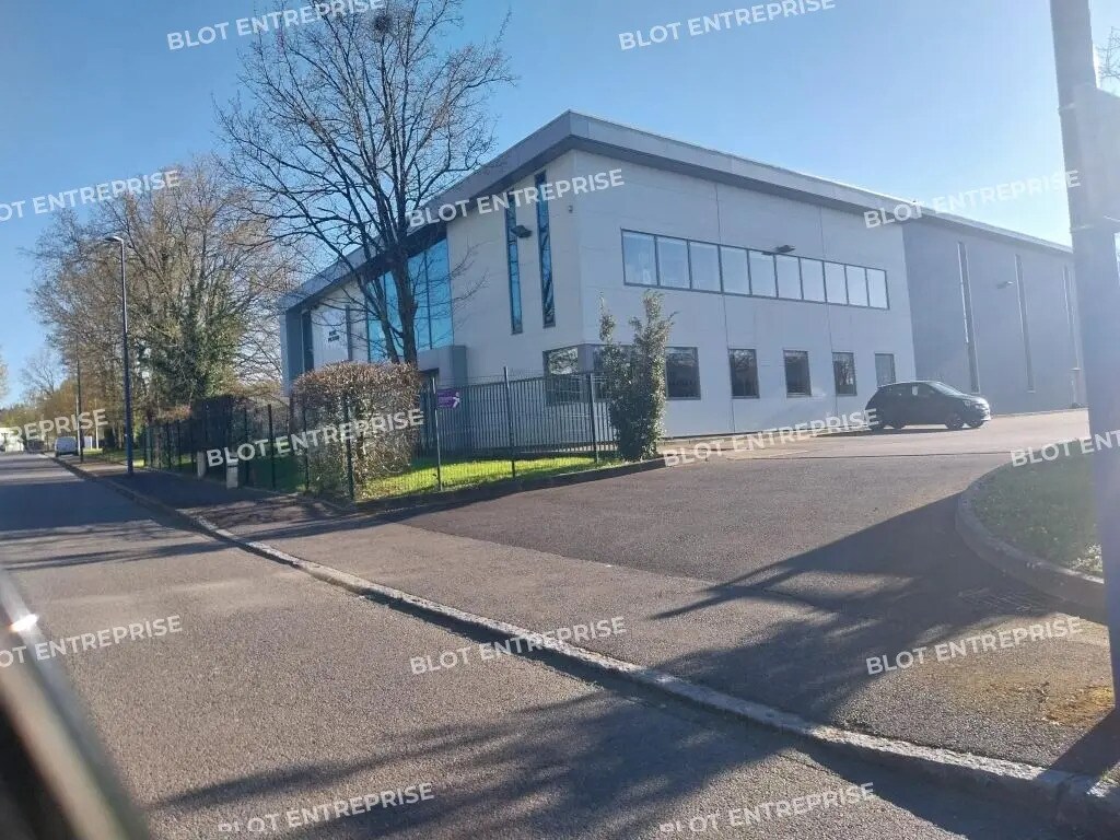Light Industrial in La Chapelle-sur-Erdre to rent Building Photo- Image 1 of 13
