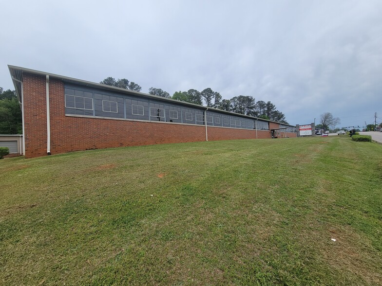 5540 Atlanta Hwy, Flowery Branch, GA for sale - Building Photo - Image 3 of 44