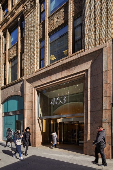 463 Seventh Ave, New York, NY to rent - Building Photo - Image 3 of 6