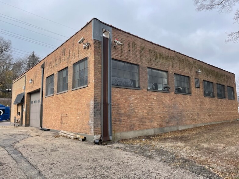 565 N State St, Elgin, IL for rent - Building Photo - Image 2 of 3