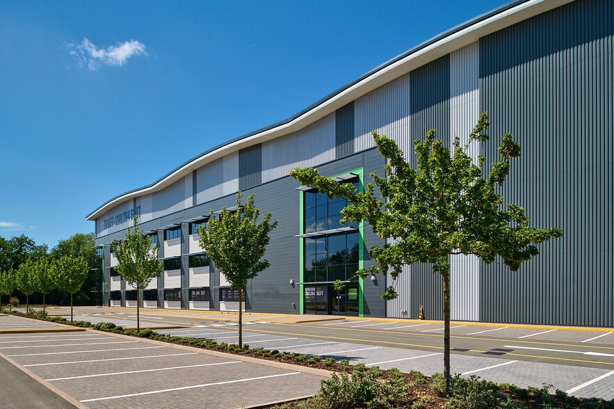 St Georges Way, Nuneaton to rent - Building Photo - Image 3 of 8