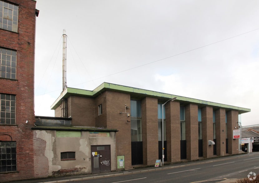 52 Wash Ln, Bury to rent - Building Photo - Image 2 of 5