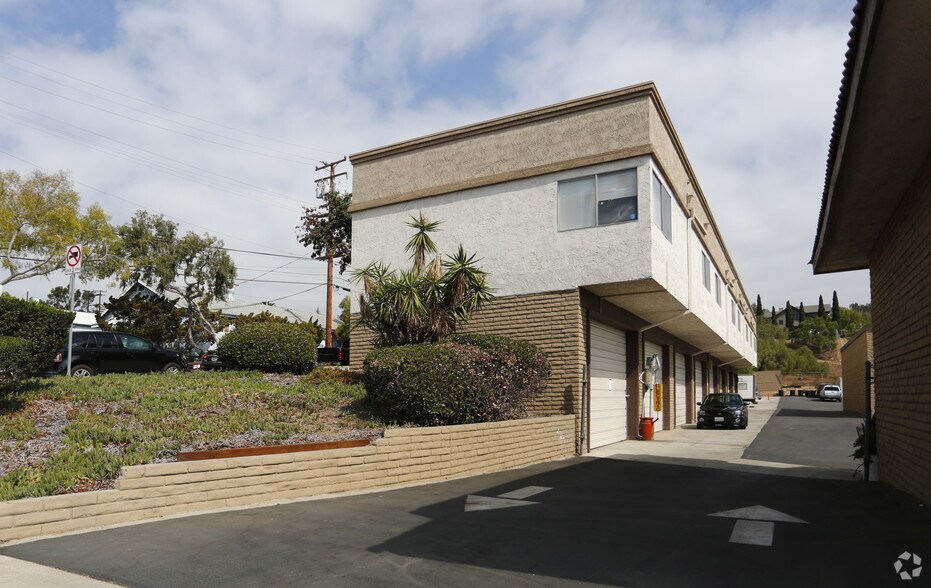 1600-1656 E Burnett St, Signal Hill, CA for rent - Building Photo - Image 3 of 24