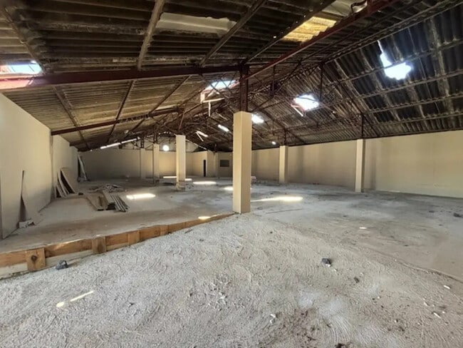 Location Entrepôt 365 m²