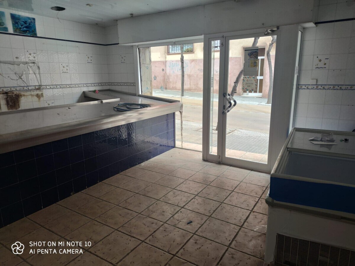 Cornellà de Llobregat, BAR 08940 -  -  - Interior Photo - Image 1 of 5