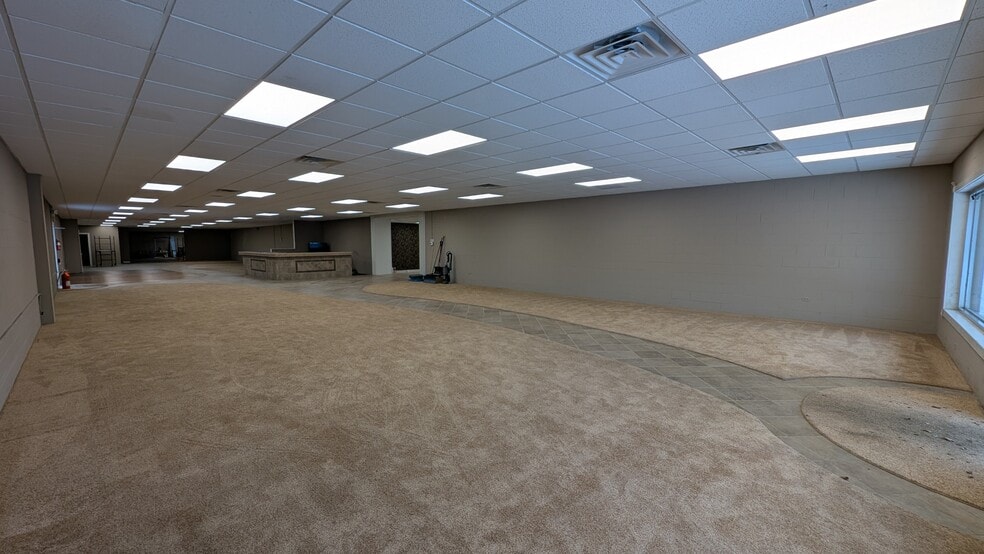 211 N Dixie Way, South Bend, IN for sale - Building Photo - Image 2 of 15