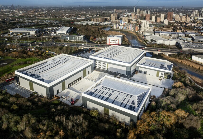 Jenkins Ln, Barking to rent - Building Photo - Image 3 of 15