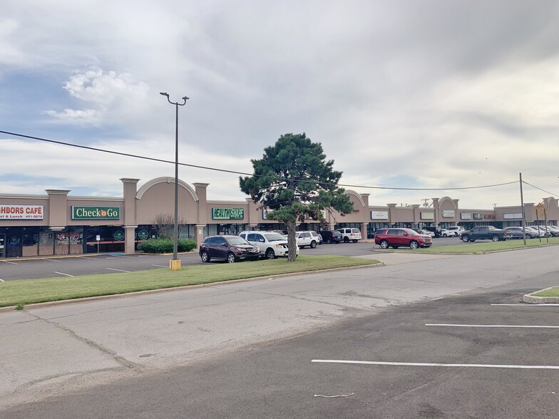 3907-3939 NW MacArthur Blvd, Oklahoma City, OK for rent - Building Photo - Image 3 of 3