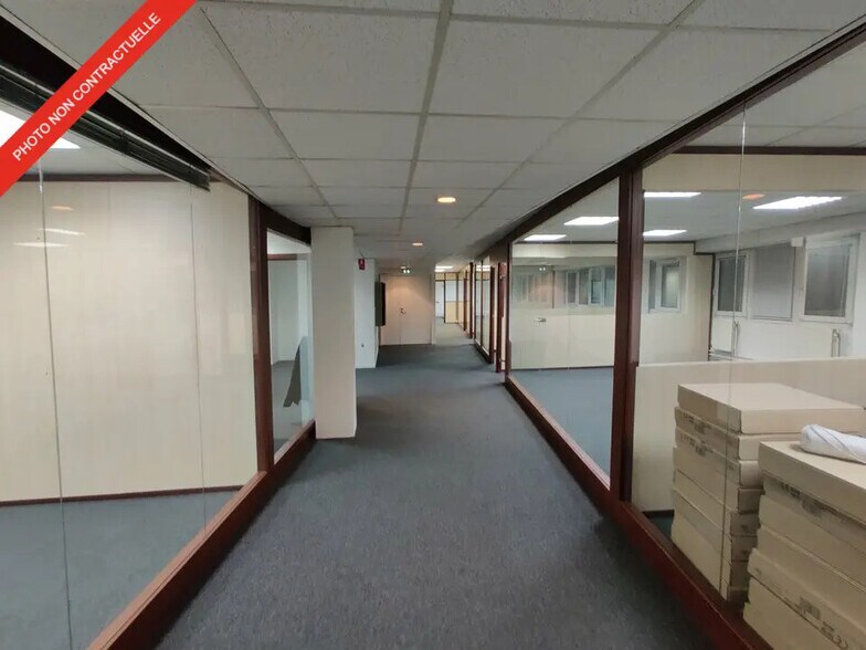 Office in Massy to rent - Interior Photo - Image 1 of 6