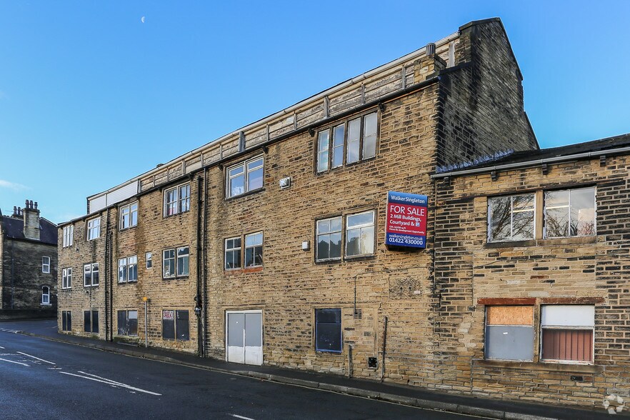 Saville Park Rd, Halifax, HX1 2EN UK