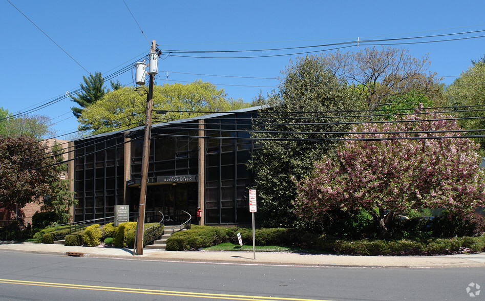 901 Teaneck Rd, Teaneck, NJ for rent - Building Photo - Image 2 of 2