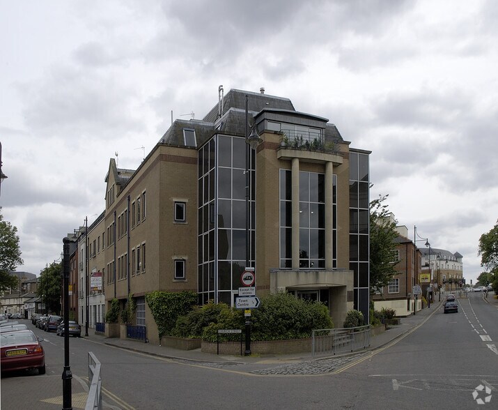 40 Church St, Staines, TW18 4EP Old Bridge House UK