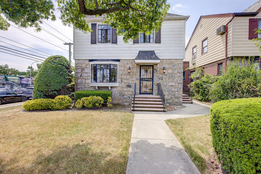 7588 180th St, Fresh Meadows, NY for sale - Primary Photo - Image 2 of 21