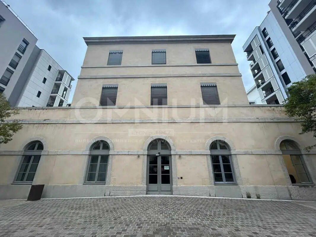 Office in Lyon to rent Building Photo- Image 1 of 10
