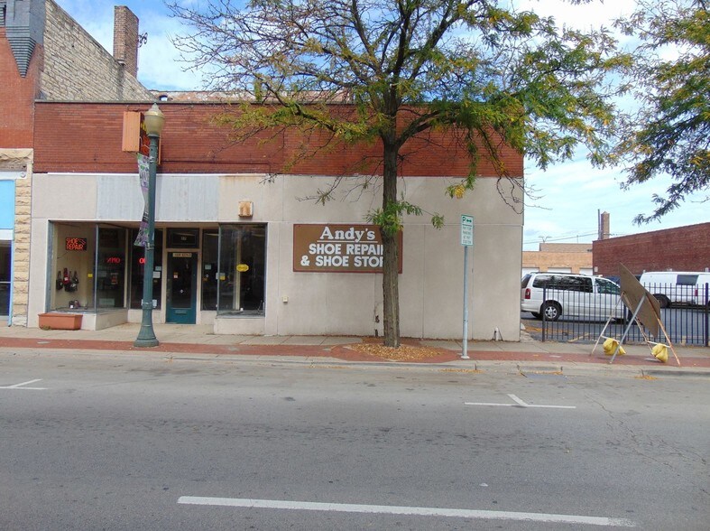 17 E Cass St, Joliet 60432