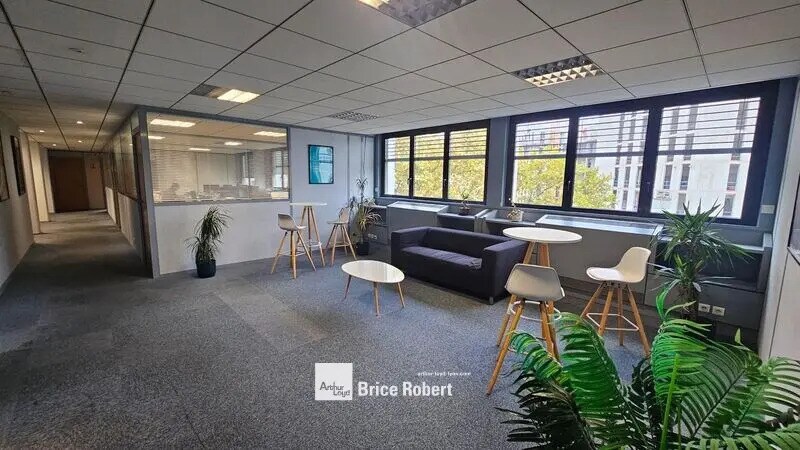 Office in Villeurbanne to rent Interior Photo- Image 1 of 11