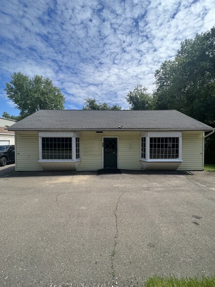 317 S Main St, Newtown, CT for rent - Building Photo - Image 1 of 4