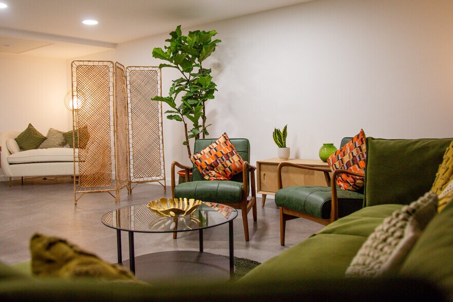 Crumpsall Vale, Manchester to rent - Interior Photo - Image 3 of 7