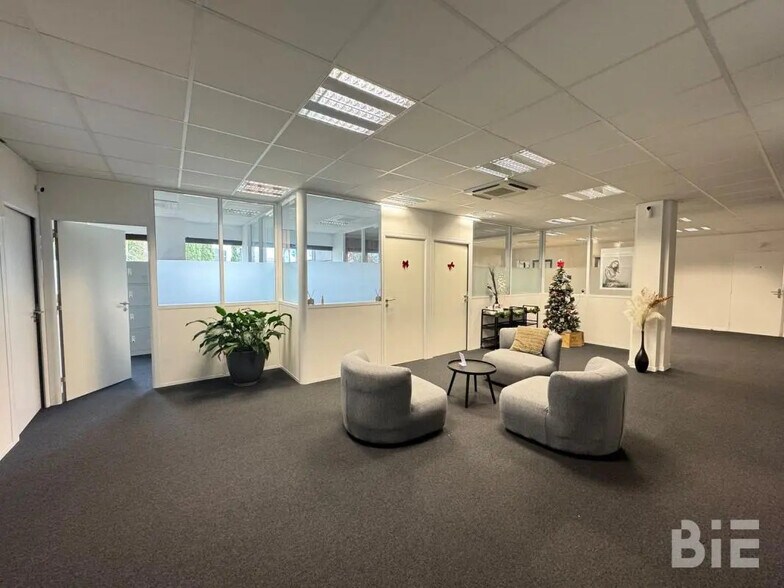 Office in Mérignac to rent - Interior Photo - Image 2 of 13