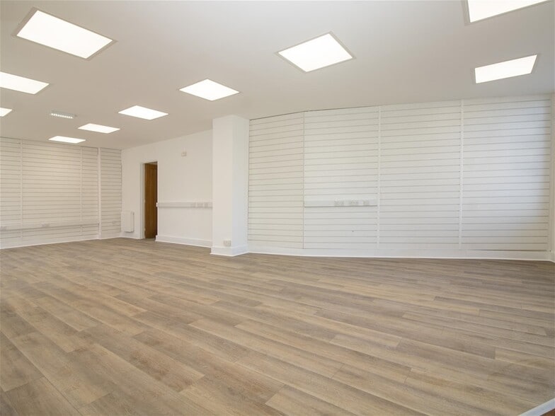 Vacant Retail Premises, Inverness for sale - Building Photo - Image 2 of 8