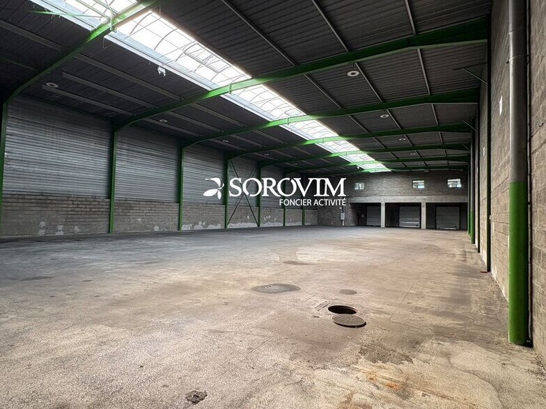 Light Industrial in Genas to rent - Building Photo - Image 2 of 7