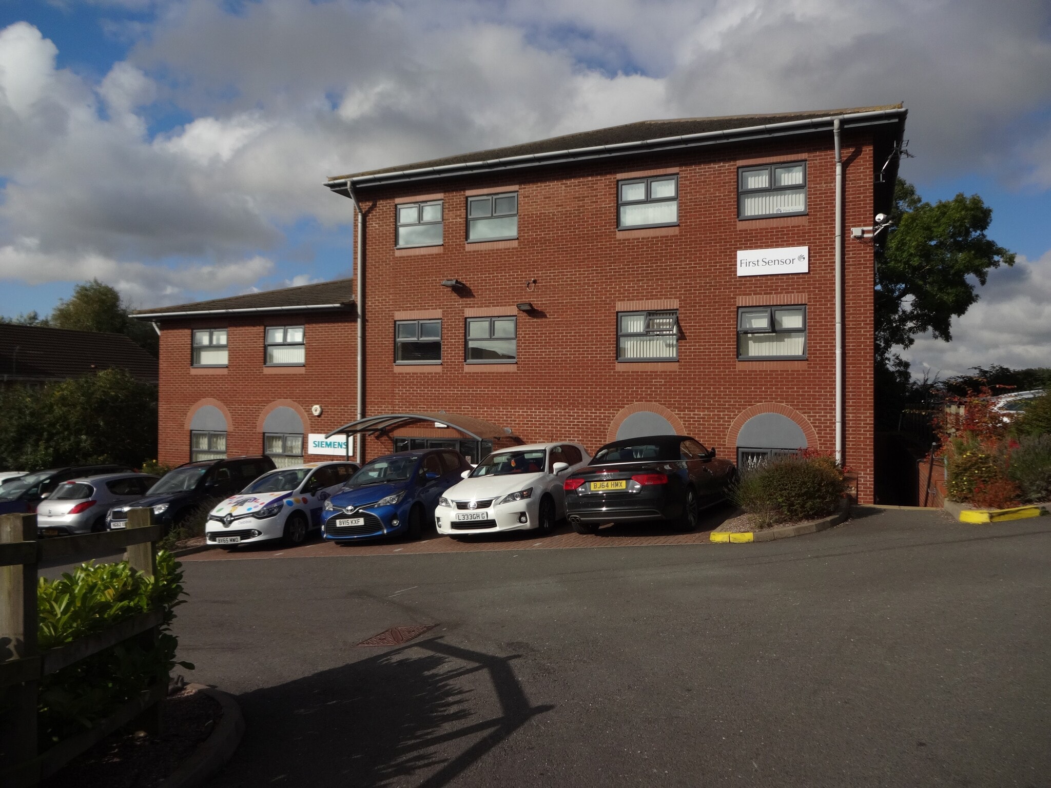 Somers Rd, Rugby to rent Building Photo- Image 1 of 5