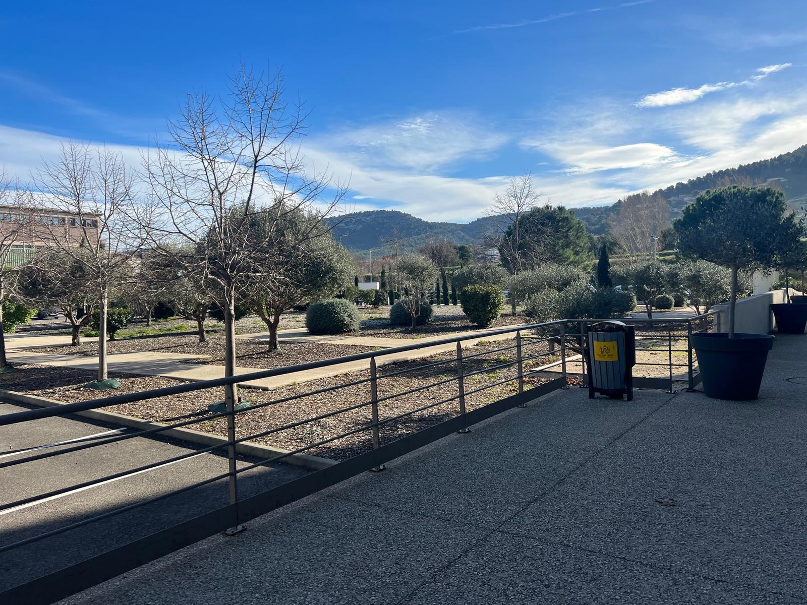 Office in Marseille to rent Building Photo- Image 1 of 8