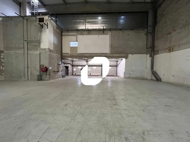 Light Industrial in Saint-Ouen-sur-Seine to rent - Interior Photo - Image 3 of 21