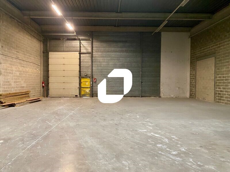 Light Industrial in Gennevilliers to rent Interior Photo- Image 1 of 13