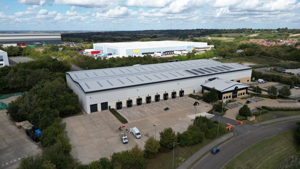 Fawsley Dr, Daventry to rent - Aerial - Image 3 of 4